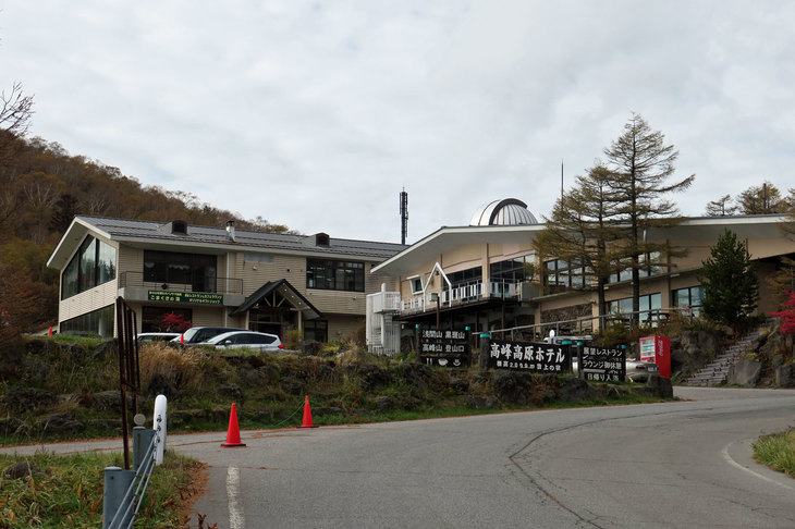 かつて観客が詰めかけていた高峰高原ホテル。あまりに懐かしすぎて、前を通るときちょっとおセンチな気分になってしまった。