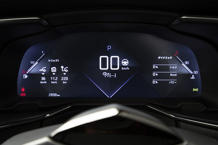 メーターパネルはフル液晶タイプ。例によって表示パターンはさまざまに変更できるが、一般的な2眼式タイプは用意しないのがDS流。