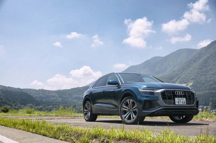 アウディQ8 55 TFSIクワトロ デビューパッケージSライン