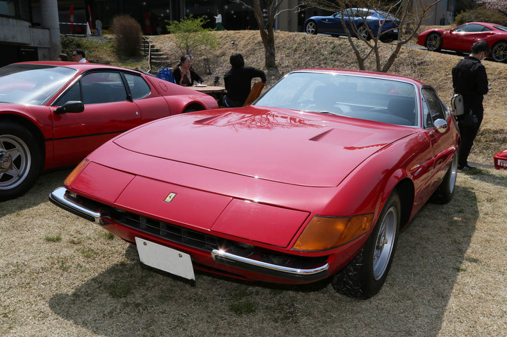 クラシケモデルも数多く集まった。こちらは第1期最後のフロントエンジンベルリネッタとなった「365GTB/4デイトナ」で、計2台が参加した。