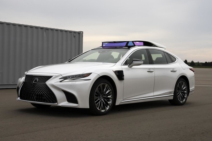 トヨタの自動運転実験車両「TRI-P4」。現在は米国ミシガン州のテストコースで使用されている。