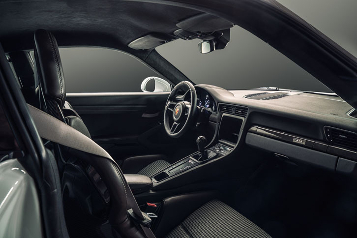 「ポルシェ911R」のインテリア。