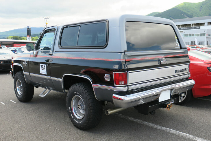 最近ではテールゲートウィンドウが降りなくなった（開かなくなった）そうだが、「空きっぱなしなら困りますが、閉じたままだからそんなに困りませんでした」とおおらかなもの。「エンジンだけはすこぶる快調で」と語るオーナー氏は、終始ステキな笑顔だった。