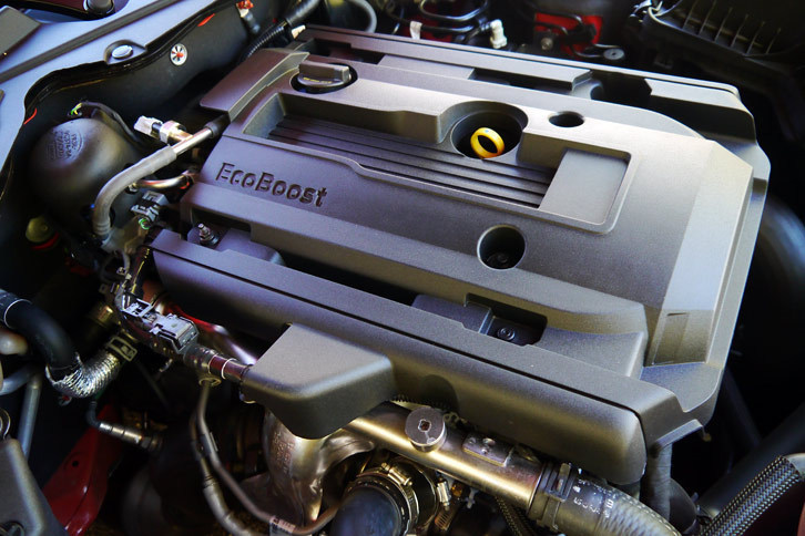 2.3リッターエコブーストエンジンについては、直4特有の振動を抑えるために「スイッチャブル・エンジンマウント」と呼ばれる機構が採用された。