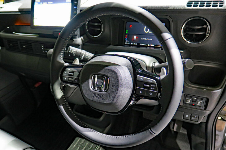 ホンダN-BOXカスタム コーディネートスタイル（ステアリングホイール）