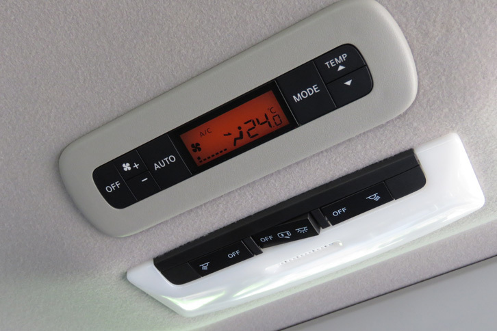 日産セレナ ハイウェイスターG（後席用エアコンパネル）