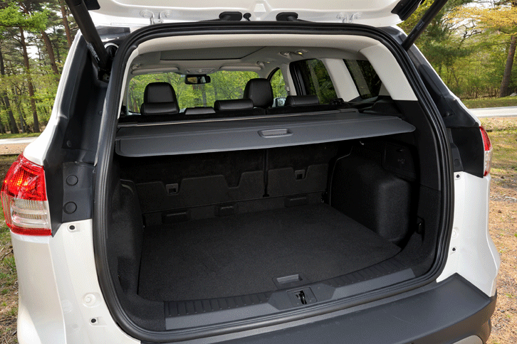 最大で1603リッターの空間が得られる荷室は、張り出しの少ないスクエアな形状による使い勝手のよさも特徴となっている。（写真をクリックすると、シートの倒れる様子が見られます）