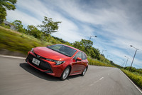 「カローラ スポーツ」には、誤発進抑制制御やACCなどを組み合わせた予防安全パッケージ「Toyota Safety Sense」が全車に標準装備される。ACCは全車速に対応しており、停止／再発進も自動で行う。