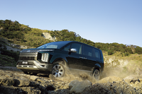 三菱が「デリカD：5」を一部改良　新たに雨滴感応オートワイパーなどが標準装備に