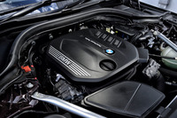 2リッター直4ディーゼルターボエンジンは最高出力190PS、最大トルク400N・mを発生。WLTCモードの燃費値は15.8 km/リッターとなる。