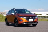 2代目となる新型「日産ノート」をベースに開発されたクロスオーバー「ノートAUTECHクロスオーバー」。2021年10月7日に発売された。