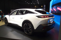 受注生産となる「プジョー408」のエントリーグレード「アリュール」。車両本体価格は429万円。