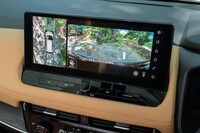 インテリジェントアラウンドビューモニターは「G」のみに標準装備。くっきりはっきりとした画質で使いやすい。