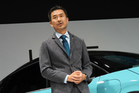 新型「リーフ」の商品コンセプトや投入された技術について解説する、日産自動車の磯部博樹チーフ ビークル エンジニア。