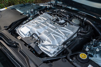 カバーの下も一面がアルミのカバーで覆われている。こうした姿を楽しめる時間は残りわずかだ。