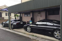 筆者のフェラーリ2台は、どちらもブラックメタリックで視覚的な変化があまりない。