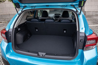 「XVアドバンス」の荷室容量は、5人乗車時の通常使用で340リッター。非ハイブリッドの1.6リッターモデルは同使用時で385リッターの容量となる。