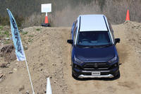 トヨタRAV4アドベンチャー（4WD/CVT）／RAV4ハイブリッドG（4WD/CVT）【試乗記】の画像