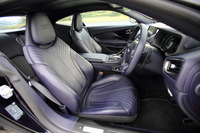 今回のテスト車は、2017年4月までに生産される1000台限定の「ローンチエディション」。アストンマーティン推奨のオプションが、標準で搭載されている。