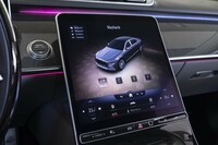 後席の快適性を優先した専用ドライブモード「マイバッハ」が備わっている。
