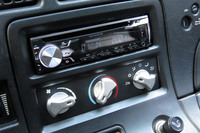 すべての現況となったバイパーのエアコン。マニュアル式だが、実は中身はイマドキな「ドライブ・バイ・ワイヤ」。ダイヤル操作を電気信号に変換して、コンピューターへ、そして各ユニットへと送っている……らしい。