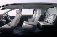 シートレイアウトには、2列目キャプテンシートの6人乗りと、2列目ベンチシートの7人乗りを用意。“3列目は非常用”といった趣の「トヨタ・シエンタ」に対し、「ホンダ・フリード」はしっかりとしたしつらえの3列目シートを備えている。