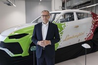 アウトモビリ・ランボルギーニのステファノ・ドメニカリ会長兼CEO。今回のインタビューは、インターネット通信を介して実施した。