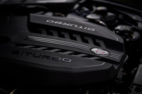 アルピナ独自のタービンや冷却システムなどを採用した、3リッター直6ツインターボエンジン。462PSの最高出力と700N・mの最大トルクを発生する。