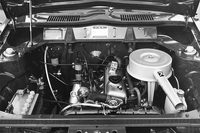 ライバルより排気量の大きな1.1リッター（厳密には1077cc）のエンジン。1969年には1.2リッターに排気量を拡大し、動力性能の向上を図った。