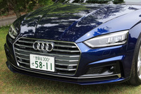 六角形のシングルフレームグリルを特徴とするフロントまわり。「S lineパッケージ」装着車には、ハイビームの自動調節機構を持つ「マトリクスLEDヘッドライト」が備わる。