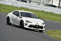 「トヨタ86“GR”」は、内外装がドレスアップされるだけでなく、ボディーやシャシーの強化も図られている。写真はプロトタイプ。