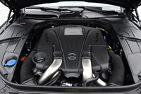 2基のターボで過給される4.8リッターV8エンジン。455psと71.3kgmを発生する。