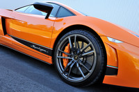 ブレーキはスチールディスクタイプが標準だが、テスト車にはオプションのカーボンセラミックブレーキが装着されていた。前キャリパーは6ピストン式。