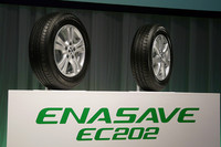 ダンロップの新エコタイヤ「エナセーブEC202」発表の画像