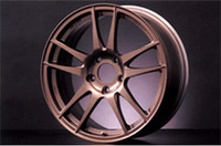 ディレッツア R.S.C。カラーはレーシングホワイトと、ブロンズの2色が用意される。写真はブロンズ