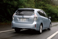 リアビュー。横幅をワイドに見せるデザインで安定感を演出したという。