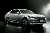 「クラウンマジェスタ Four」
    