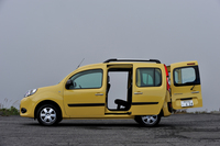 マイナーチェンジとともにグレード体系が見直され、装備が充実した「ゼン」（写真）と、ベーシックな「アクティフ」の2本立てに。いずれも4ATのみで、従来あった5MT仕様は姿を消した。