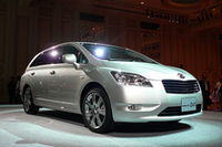 3列シートの新型ワゴン「トヨタ・マークX ジオ」デビューの画像