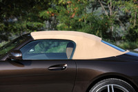 ソフトトップは、黒、赤、ベージュの3色から選べる。