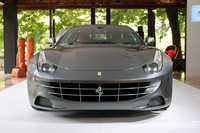 フロントまわりは、どこかV8モデル「458イタリア」を思わせる。アグレッシブな形相である。