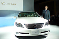 レクサスのフラッグシップ「LS」国内初公開、初のハイブリッド＆リムジンもの画像