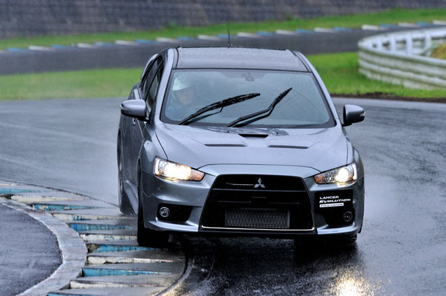 三菱ランサーエボリューション ファイナルエディション（4WD/5MT