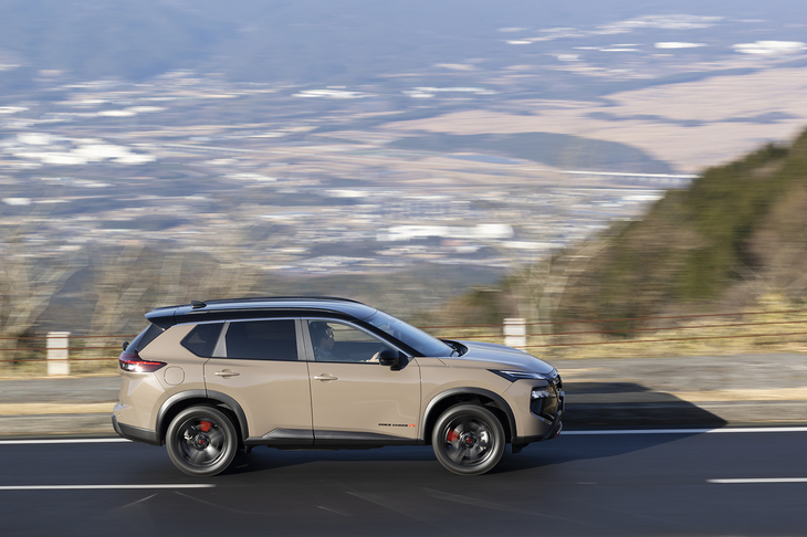 パワートレインは発電専用に1.5リッター3気筒ターボの可変圧縮比エンジンを使う「e-POWER」（シリーズハイブリッド）。「ロッククリーク」は4WDの「e-4ORCE」のみの設定だ。