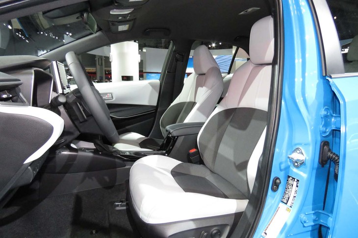 トヨタ・カローラハッチバック（フロントシート）