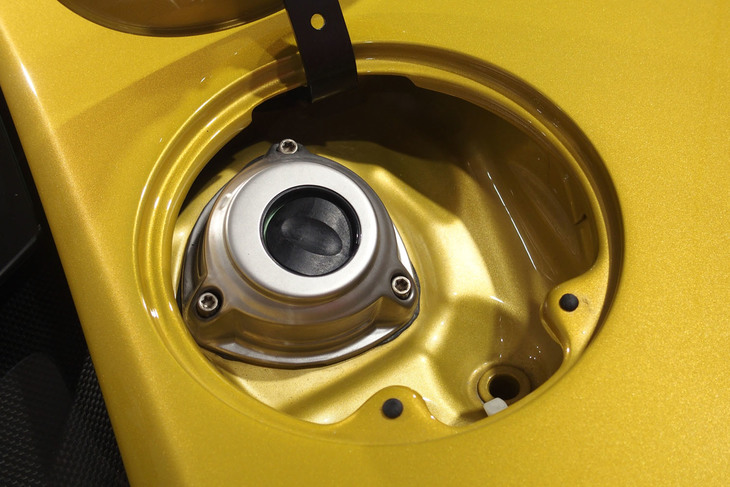 フェラーリSF90スパイダー（給油口）