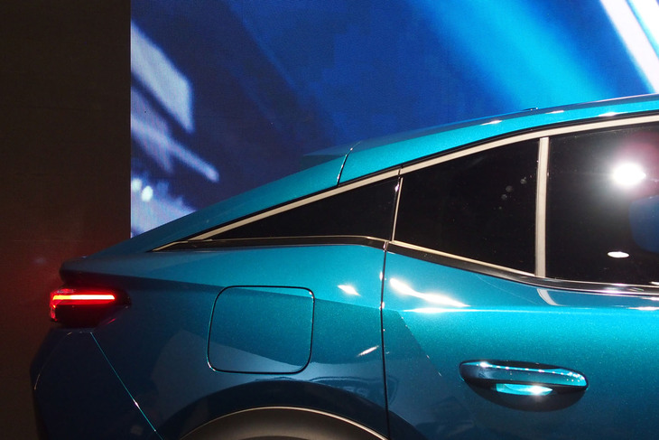 プジョー408 GTハイブリッド（リアフェンダー）