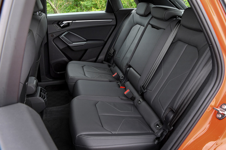 「Q3」の後席。先代モデルよりもホイールベースが延長され、居住空間が拡大している。