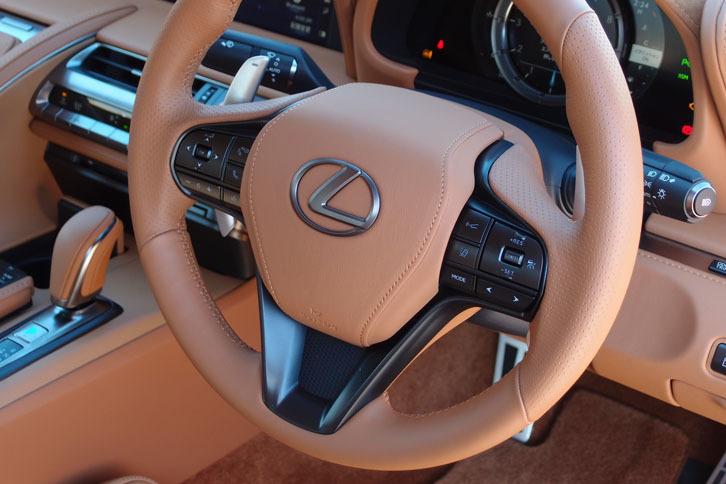 レクサスLC500（ステアリングホイール）
