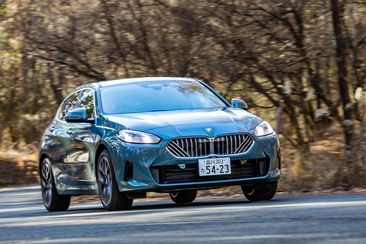 プラットフォームは先代から据え置きながら、各部に補強を加えて直進安定性も強化。FWD車としての完成度は間違いなくアップしている。